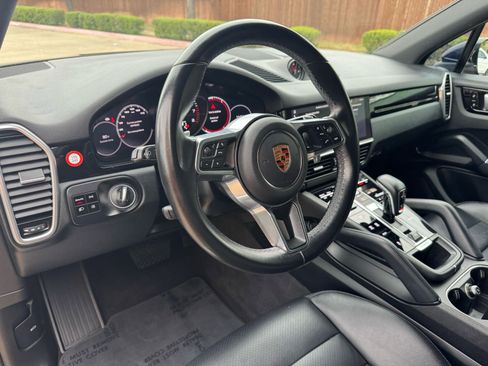 Used 2020 Porsche Cayenne image 24