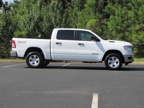 Used 2023 RAM 1500 Big Horn AWD/4WD image 3