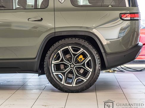 Used 2023 Rivian R1S Launch Edition image 9