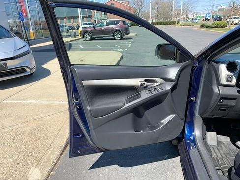 Used 2009 Toyota Matrix S image 11