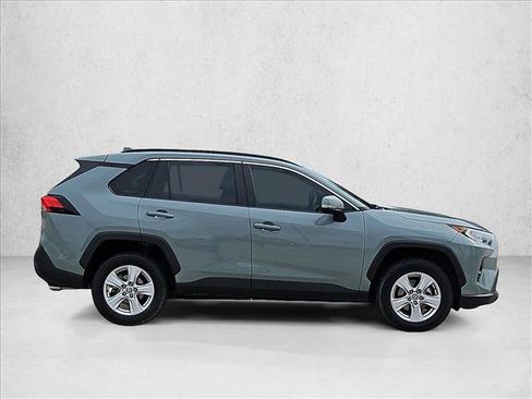 Used 2021 Toyota RAV4 XLE w/ Convenience Package FWD image 4