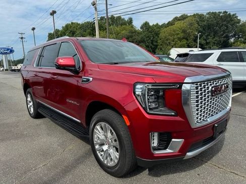 Used 2024 GMC Yukon XL Denali AWD/4WD image 3
