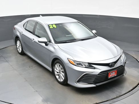 Used 2024 Toyota Camry LE FWD image 38