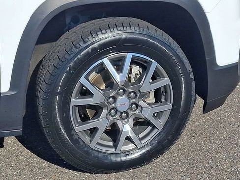 Used 2023 GMC Acadia SLE w/ Driver Convenience Package FWD image 8