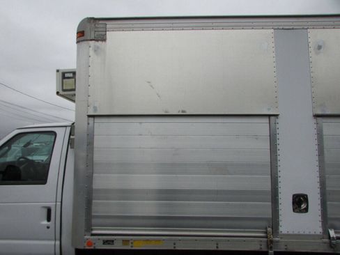 Used 2012 Ford E-450 and Econoline 450 Super Duty w/ PWR Locks & Windows Group RWD image 31