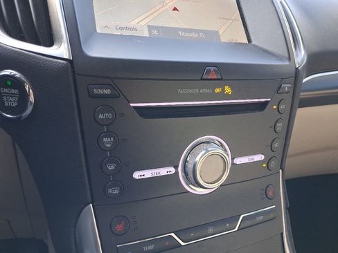 Used 2019 Ford Edge Titanium FWD image 27