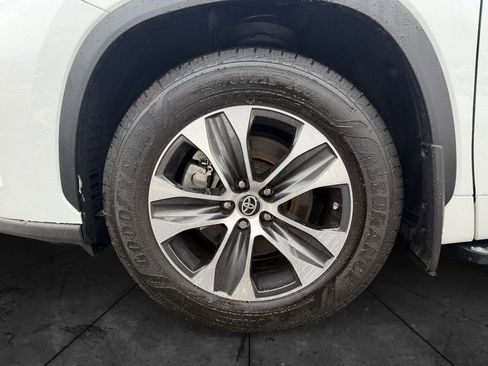 Used 2022 Toyota Highlander XLE image 14