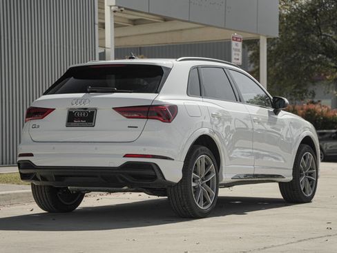 Certified 2025 Audi Q3 2.0T Premium w/ Convenience Package image 5