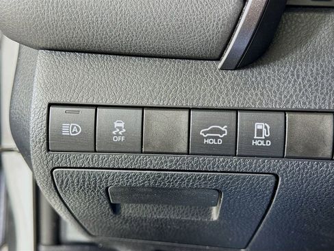 Used 2019 Toyota Camry LE w/ Convenience Package FWD image 14