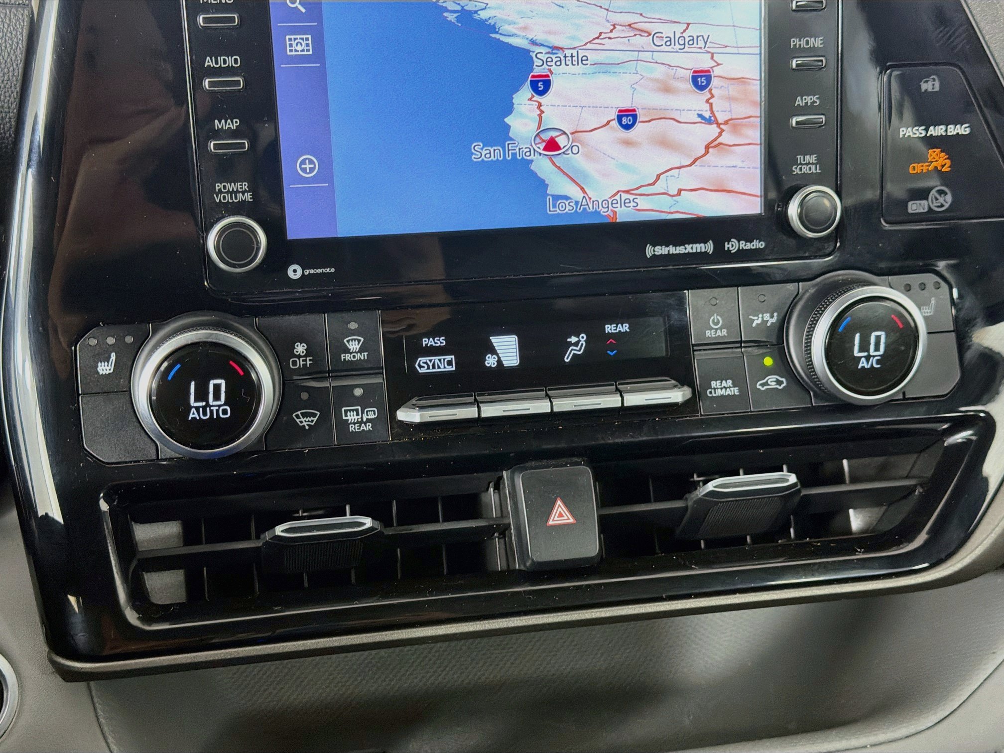 Used 2021 Toyota Highlander XLE FWD image 24