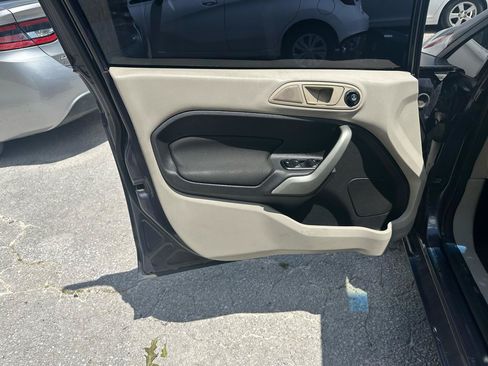 Used 2012 Ford Fiesta SE FWD image 14