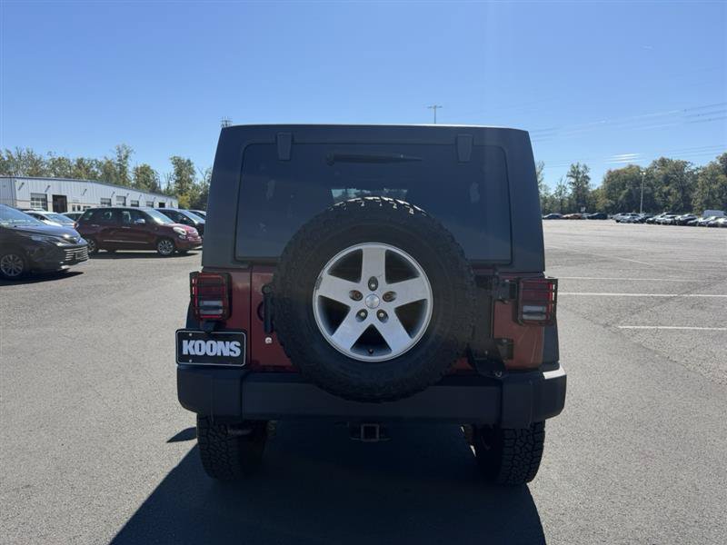 Used 2012 Jeep Wrangler Unlimited Rubicon w/ Dual Top Group AWD/4WD image 8