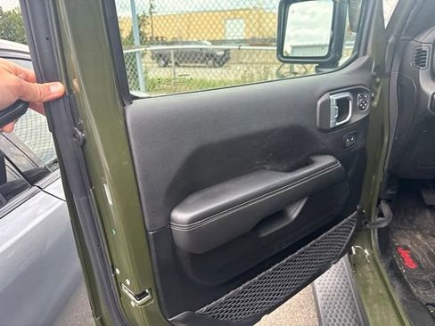 Used 2021 Jeep Wrangler Unlimited Sahara AWD/4WD image 19