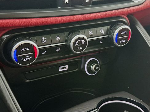 Used 2021 Alfa Romeo Giulia Ti Sport image 18