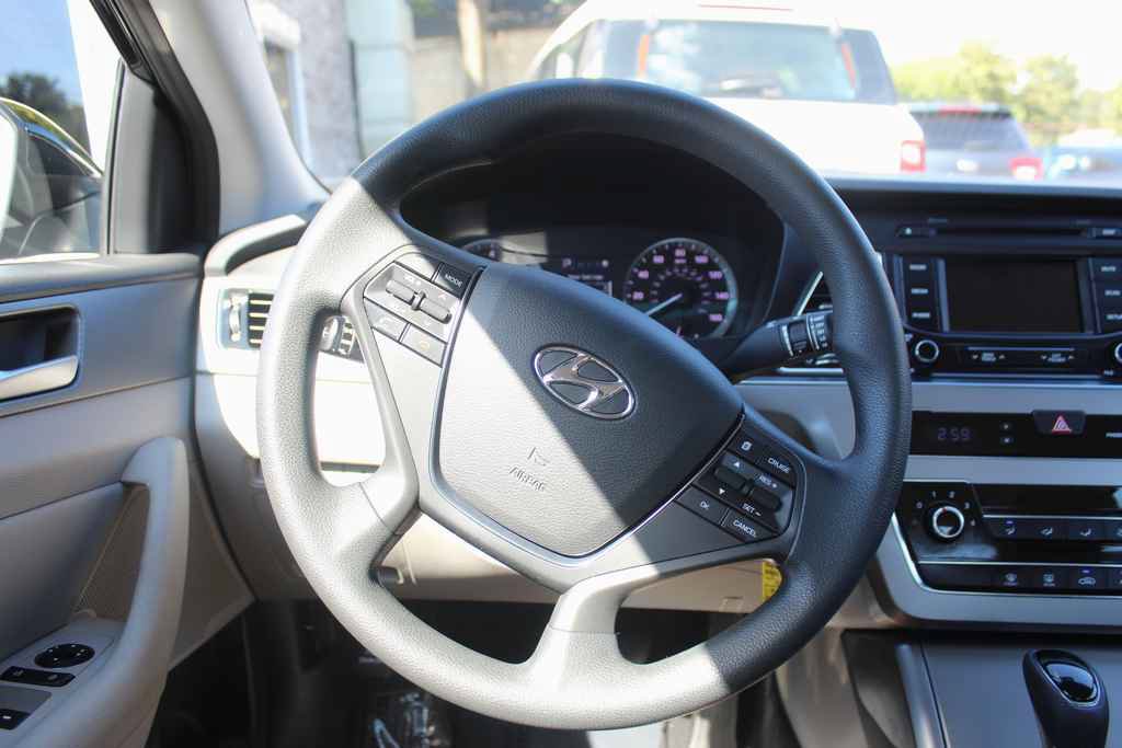 Used 2015 Hyundai Sonata SE w/ Option Group 09 FWD image 15