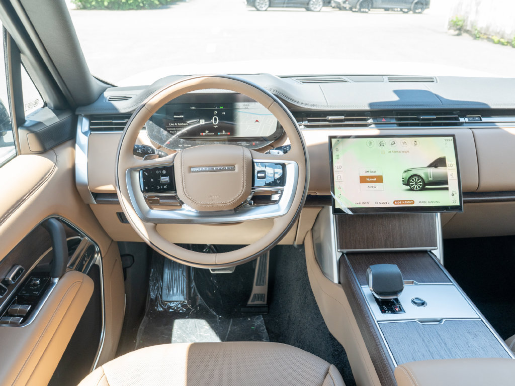 New 2026 Land Rover Range Rover Long Wheelbase SE AWD/4WD image 12