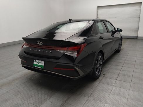 Used 2025 Hyundai Elantra Sport image 9