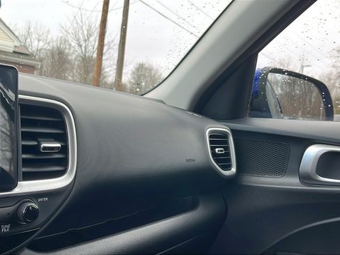 Used 2022 Hyundai Venue SE image 20