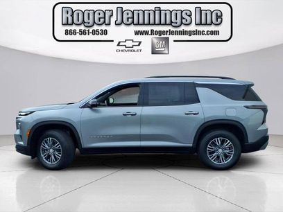 Used 2025 Chevrolet Traverse LT w/ Driver Confidence Package