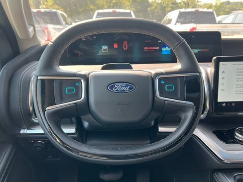 New 2025 Ford Expedition Platinum w/ Driver's Package image 36