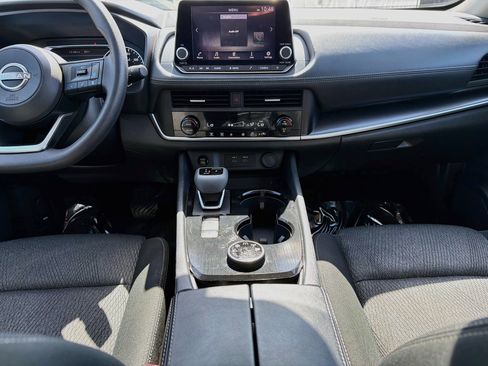 Used 2024 Nissan Rogue SV AWD/4WD image 19