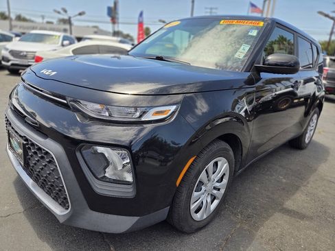 Used 2022 Kia Soul LX FWD image 3