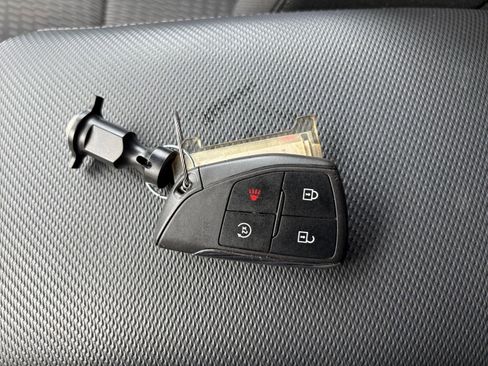 Used 2025 Chevrolet Equinox LT FWD image 24