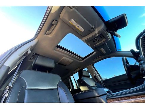 Used 2017 Chevrolet Suburban Premier image 22