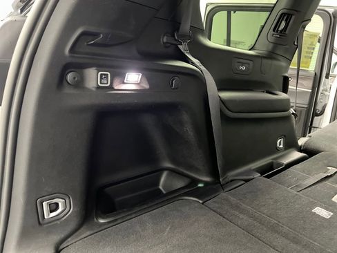 Used 2024 Jeep Grand Cherokee L Limited w/ Luxury Tech Group II image 39