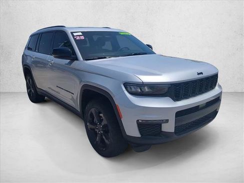 New 2025 Jeep Grand Cherokee L Limited w/ Black Appearance Package AWD/4WD image 7