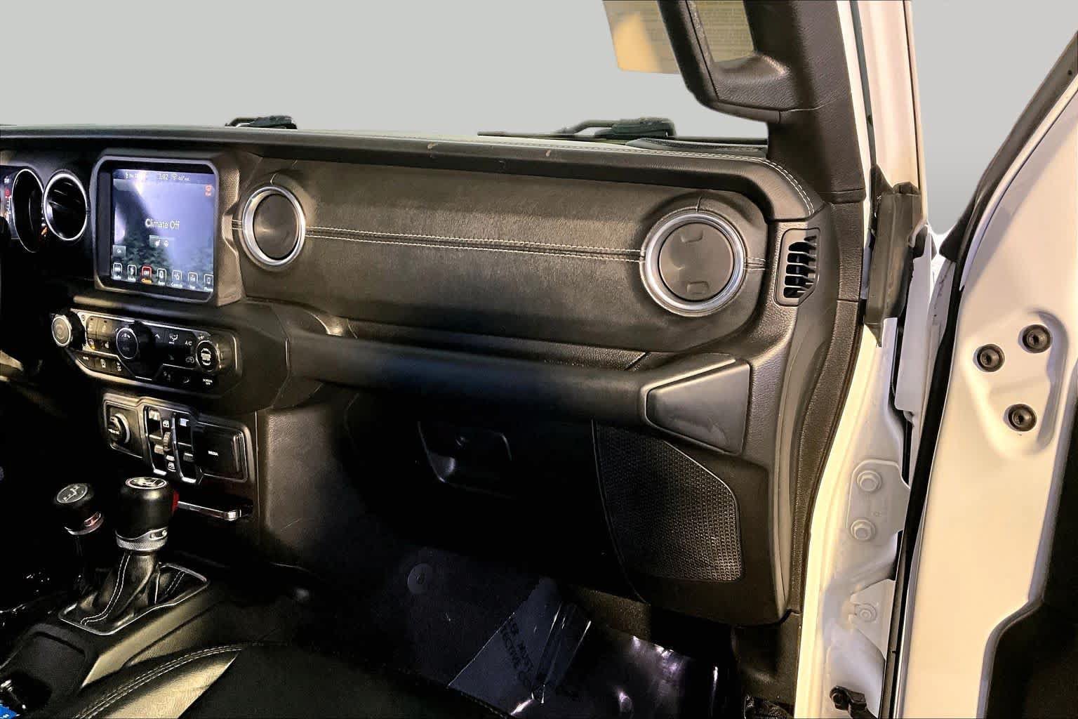 Used 2018 Jeep Wrangler Unlimited Sahara w/ Dual Top Group AWD/4WD image 19