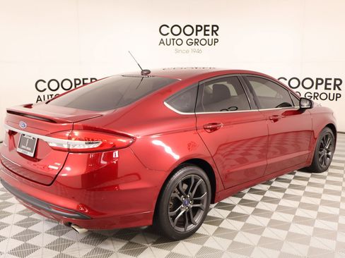 Used 2018 Ford Fusion SE w/ Equipment Group 201A FWD image 19