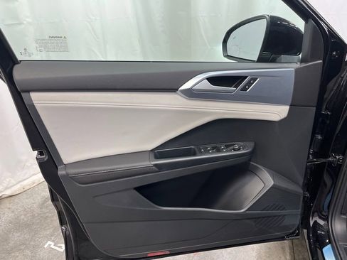 New 2025 Volkswagen Taos SE image 9