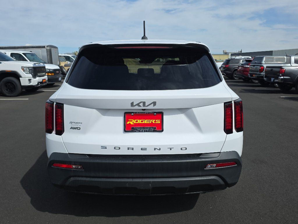 Used 2022 Kia Sorento LX AWD/4WD image 7