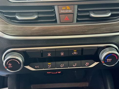 Used 2025 Nissan Altima 2.5 SV FWD image 18