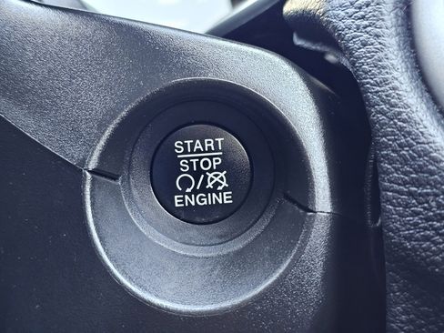 Used 2019 Jeep Compass Latitude w/ Popular Equipment Group image 17