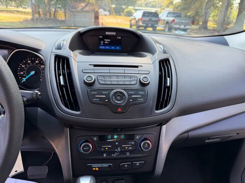 Used 2017 Ford Escape SE image 18