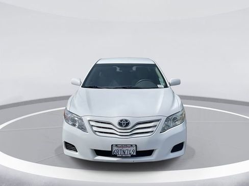Used 2011 Toyota Camry LE image 2