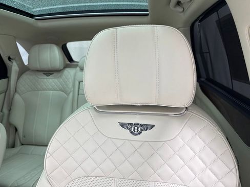 Used 2017 Bentley Bentayga image 24