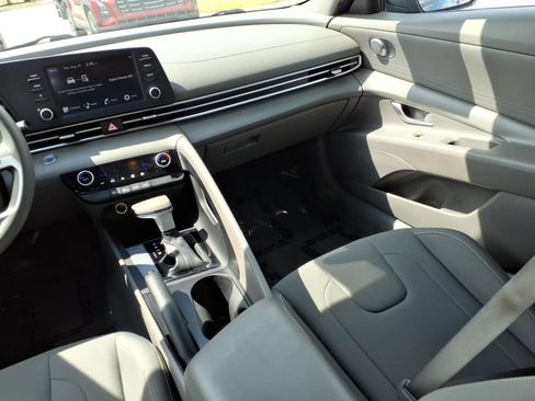 Used 2023 Hyundai Elantra SEL w/ Preferred Accessory Package FWD image 14