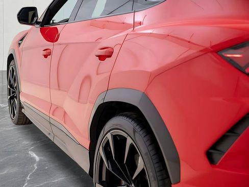 Used 2022 Lamborghini Urus Base image 23