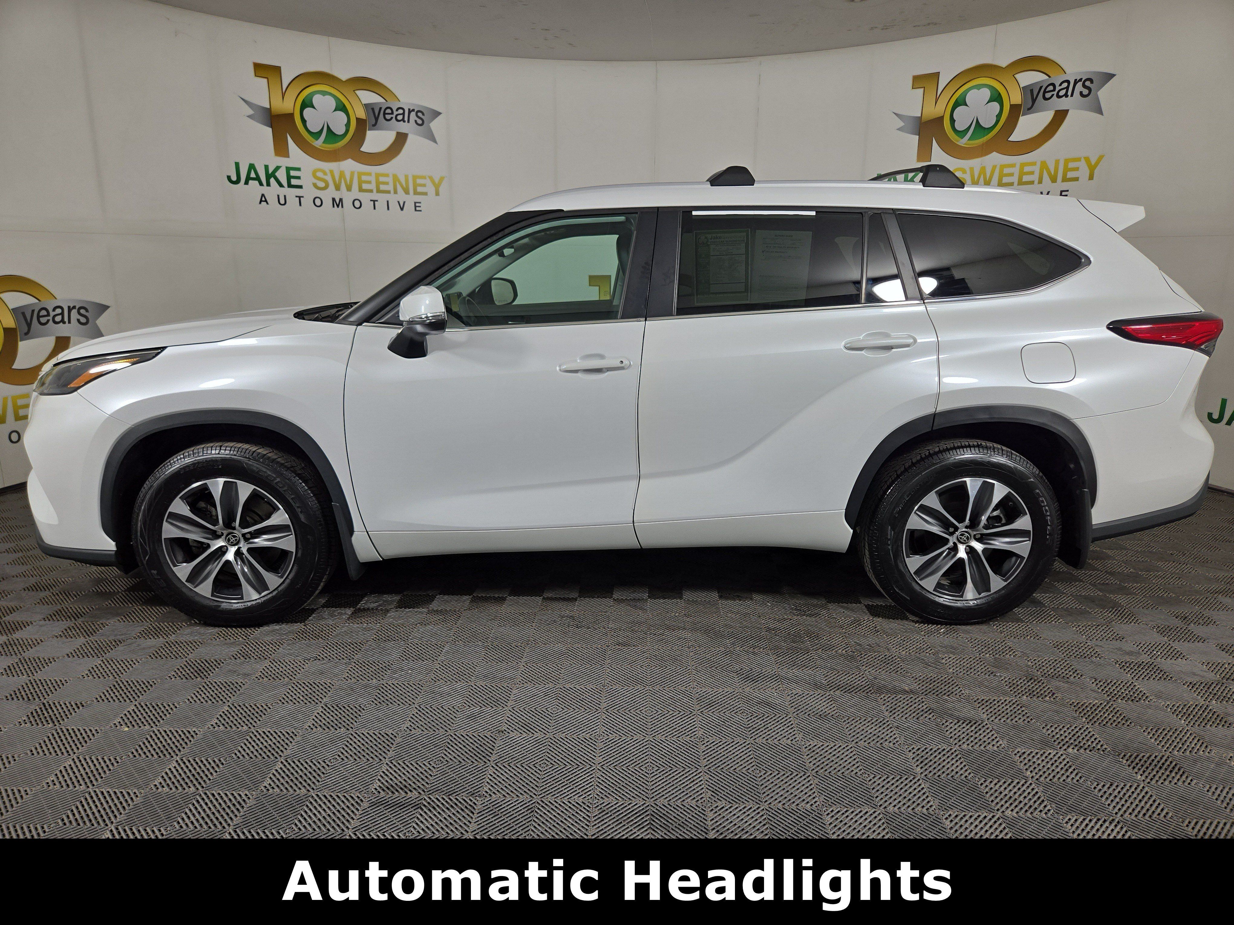 Used 2023 Toyota Highlander XLE AWD/4WD image 4