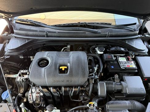 Used 2020 Hyundai Elantra Value Edition w/ Winter Weather Package image 54