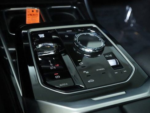 Used 2025 BMW 740i xDrive image 24