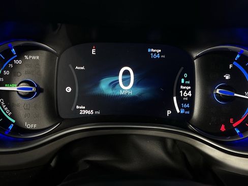 Certified 2022 Chrysler Pacifica Limited w/ Uconnect Theater Family Group image 19