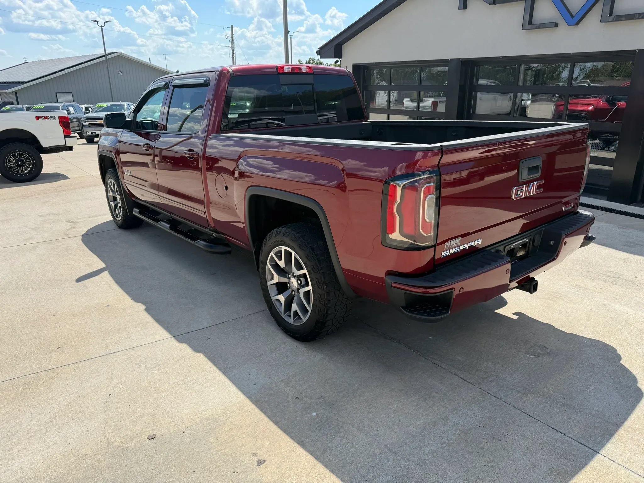 Used 2017 GMC Sierra 1500 SLT AWD/4WD image 7