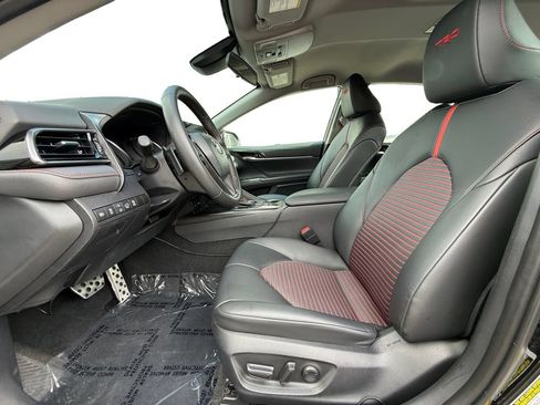 Used 2023 Toyota Camry XSE FWD image 9