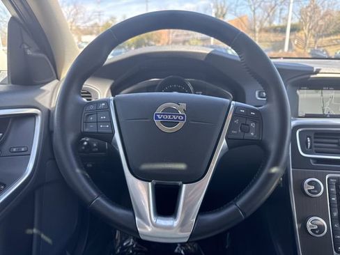 Used 2016 Volvo V60 T5 Platinum image 10