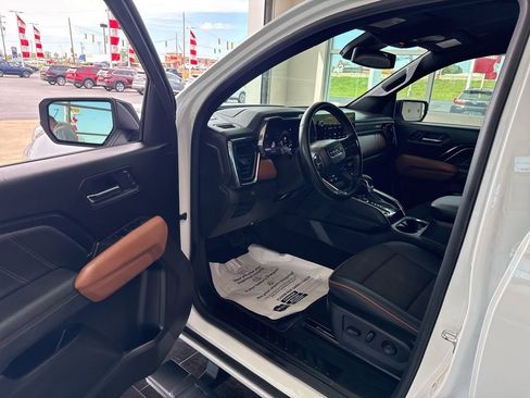 Used 2025 GMC Canyon AT4 AWD/4WD image 13