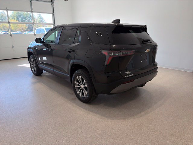 New 2027 Chevrolet Equinox LT w/ Convenience Package II FWD image 4